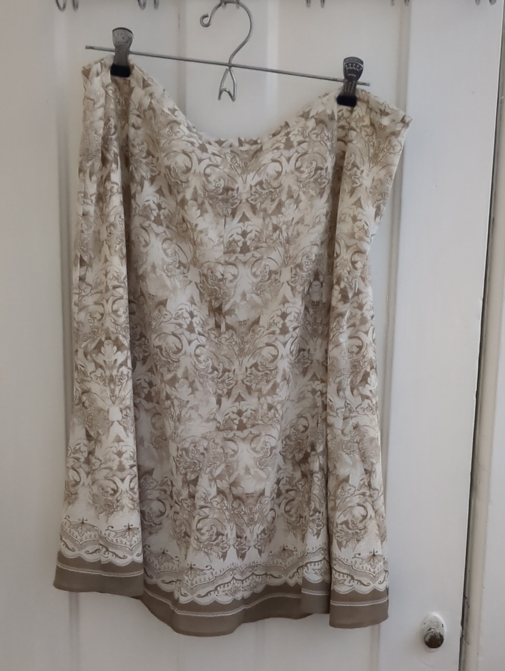 EUC Axcess Cream And Tan Flowy Skirt